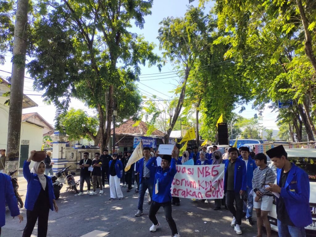 PMII Sampang: Desak Evaluasi total MBG, Moratorium KDKMP, dan Peningkatan Kesejahteraan Guru